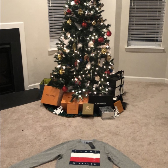 New with tags Tommy Hilfiger Sweater - Picture 6 of 6